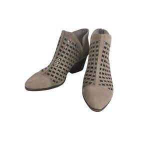 Vince Camuto Neeja Ankle Booties Sz 6.5 Cutout Suede Winter & Summer New Flaw